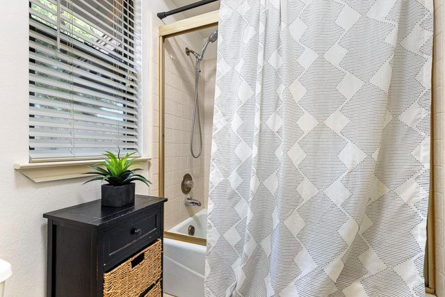 4633 N Glenn Avenue, Fresno, CA 93704