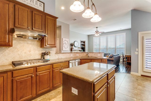 2805 Vista View Drive, Lewisville, TX 75067