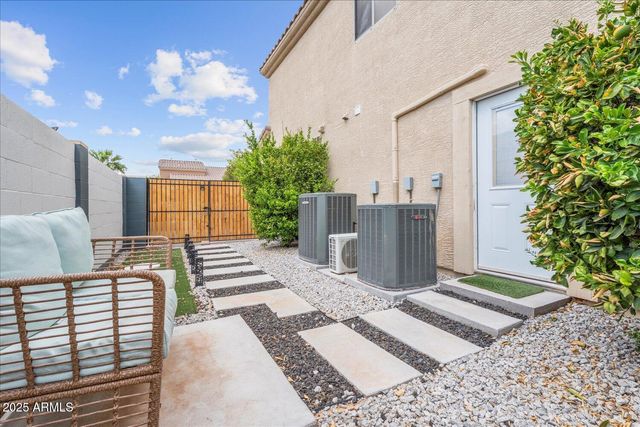 6275 S SALT CEDAR Place, Chandler, AZ 85249