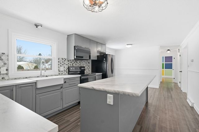 37 Lexington Avenue, Methuen, MA 01844