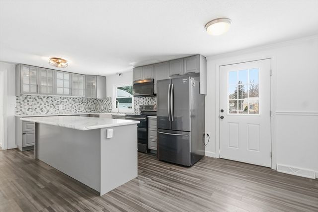 37 Lexington Avenue, Methuen, MA 01844