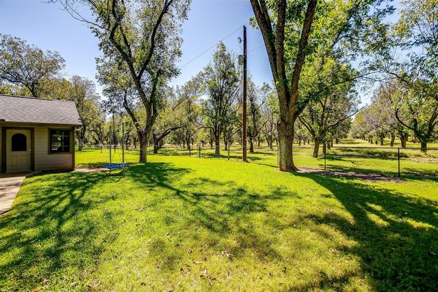 8621 Ravenswood Drive, Granbury, TX 76049