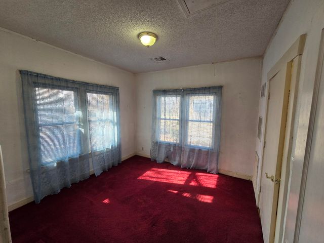 918 NW 1st Avenue, Miami, OK 74354