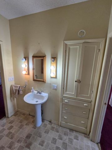 918 NW 1st Avenue, Miami, OK 74354