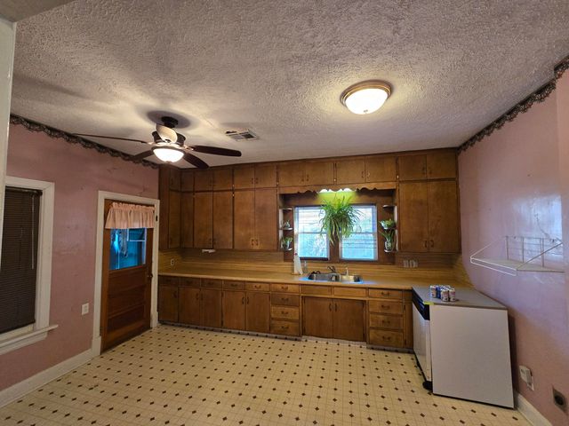 918 NW 1st Avenue, Miami, OK 74354