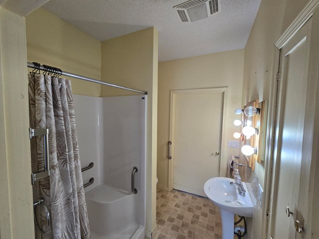 918 NW 1st Avenue, Miami, OK 74354