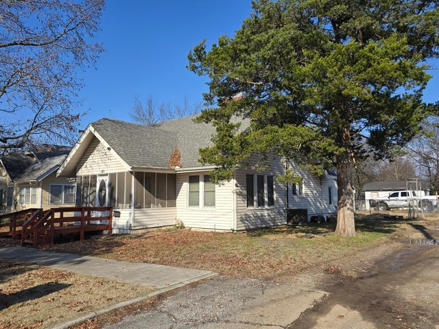 918 NW 1st Avenue, Miami, OK 74354