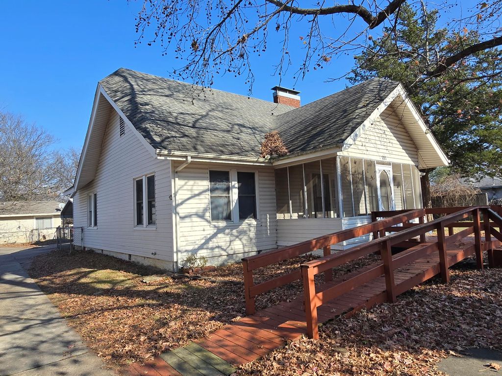 918 NW 1st Avenue, Miami, OK 74354