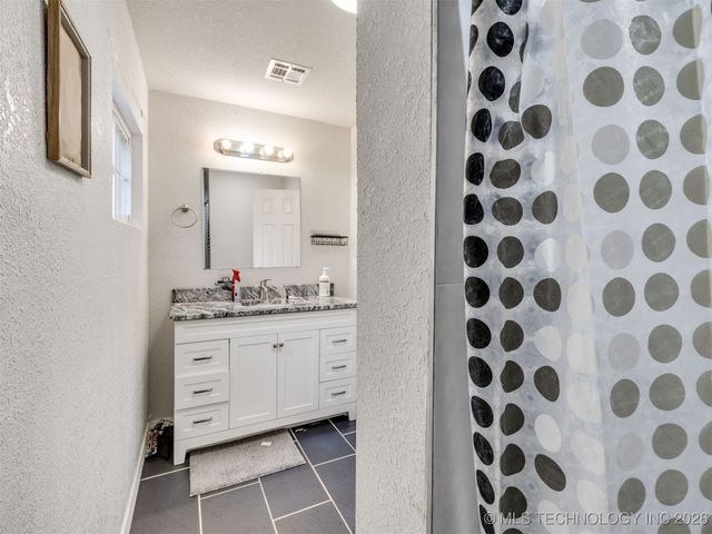 228 E Mohawk Boulevard, Tulsa, OK 74106