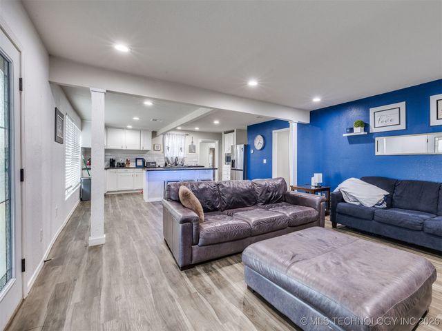 228 E Mohawk Boulevard, Tulsa, OK 74106