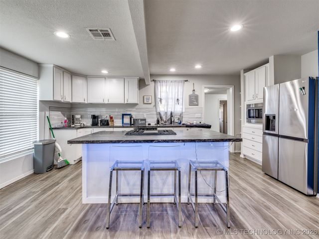 228 E Mohawk Boulevard, Tulsa, OK 74106