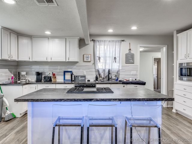 228 E Mohawk Boulevard, Tulsa, OK 74106