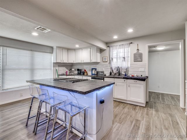 228 E Mohawk Boulevard, Tulsa, OK 74106