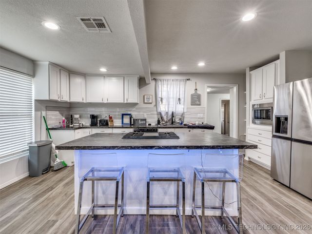 228 E Mohawk Boulevard, Tulsa, OK 74106