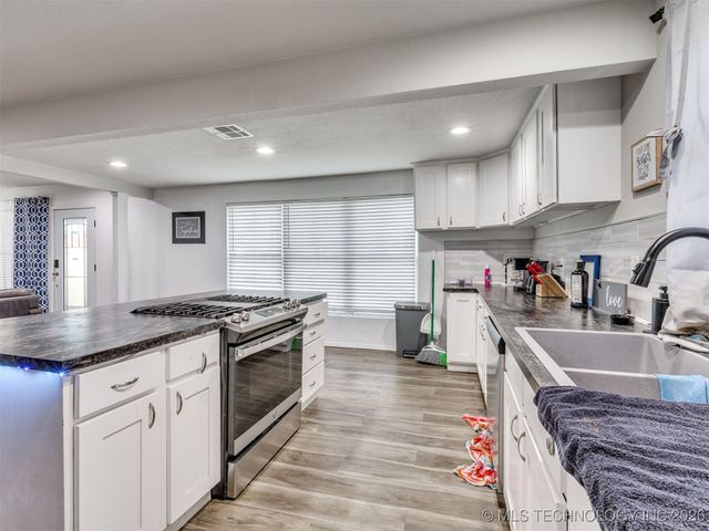 228 E Mohawk Boulevard, Tulsa, OK 74106