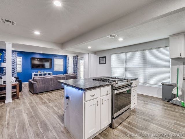 228 E Mohawk Boulevard, Tulsa, OK 74106