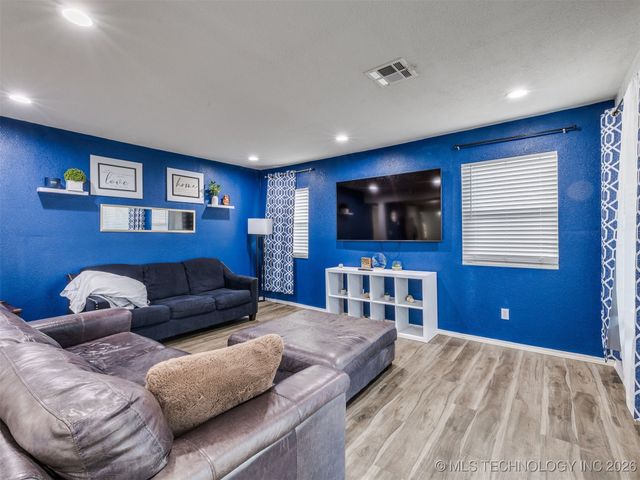 228 E Mohawk Boulevard, Tulsa, OK 74106