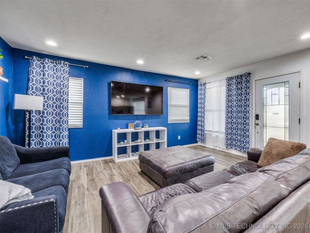 228 E Mohawk Boulevard, Tulsa, OK 74106