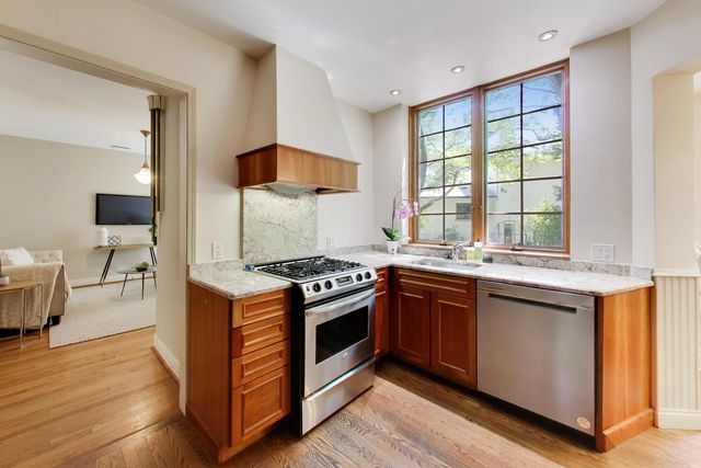 5898 N Caldwell Avenue, Chicago, IL 60646