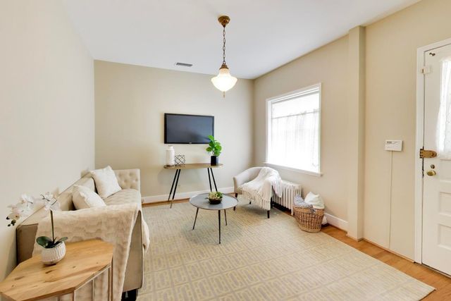 5898 N Caldwell Avenue, Chicago, IL 60646