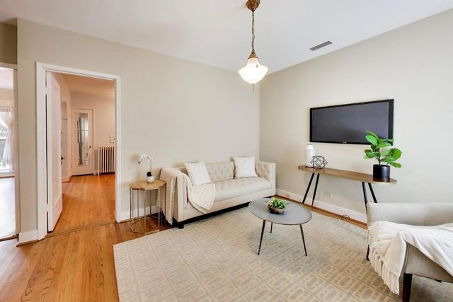 5898 N Caldwell Avenue, Chicago, IL 60646