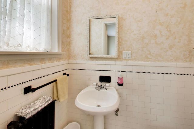 5898 N Caldwell Avenue, Chicago, IL 60646