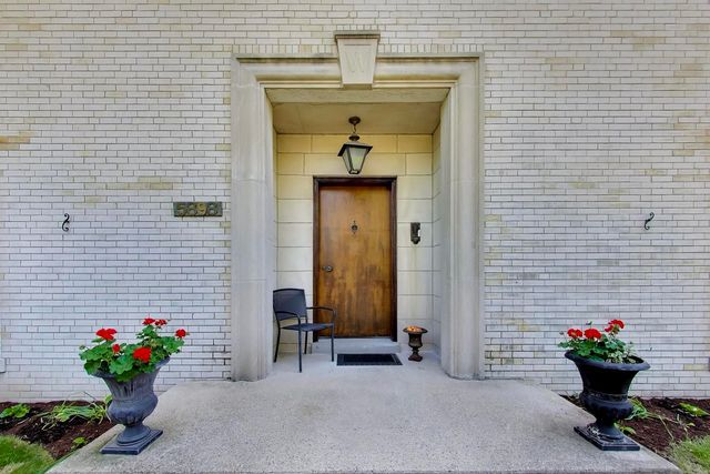 5898 N Caldwell Avenue, Chicago, IL 60646