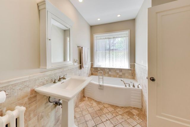 5898 N Caldwell Avenue, Chicago, IL 60646