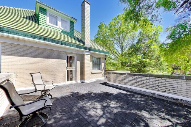 5898 N Caldwell Avenue, Chicago, IL 60646