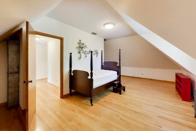 5898 N Caldwell Avenue, Chicago, IL 60646
