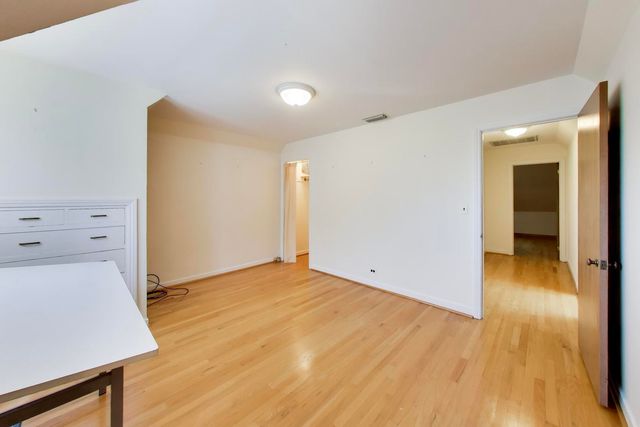 5898 N Caldwell Avenue, Chicago, IL 60646
