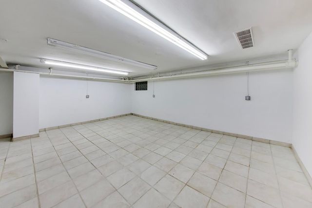 5898 N Caldwell Avenue, Chicago, IL 60646