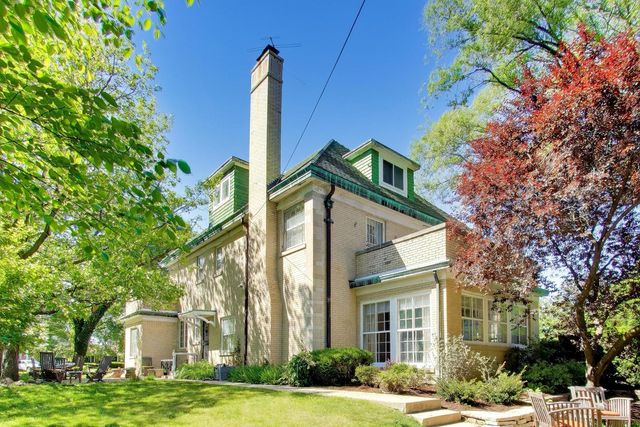 5898 N Caldwell Avenue, Chicago, IL 60646