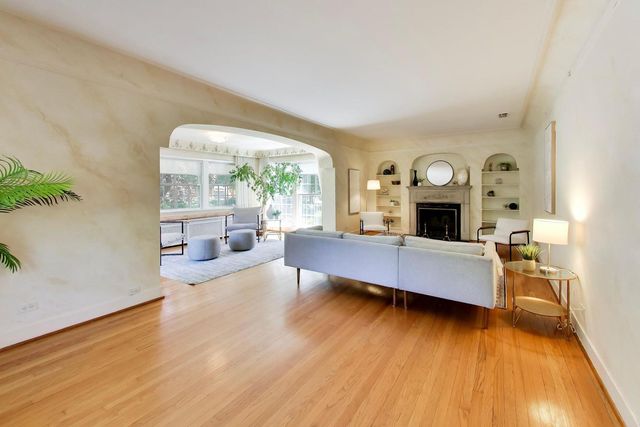 5898 N Caldwell Avenue, Chicago, IL 60646