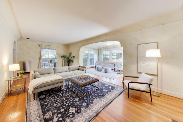 5898 N Caldwell Avenue, Chicago, IL 60646