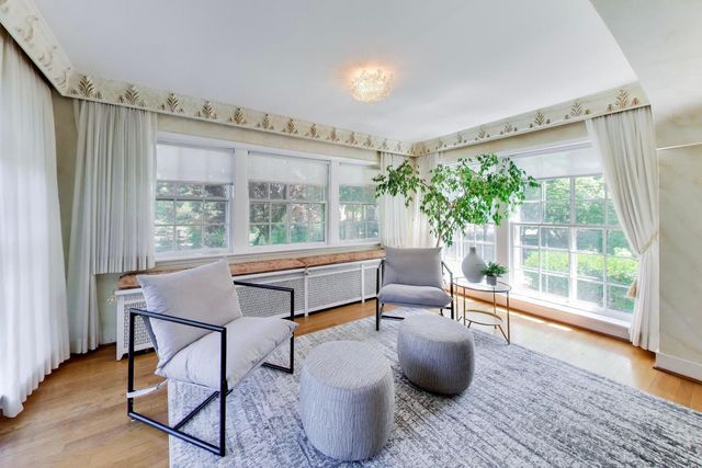 5898 N Caldwell Avenue, Chicago, IL 60646