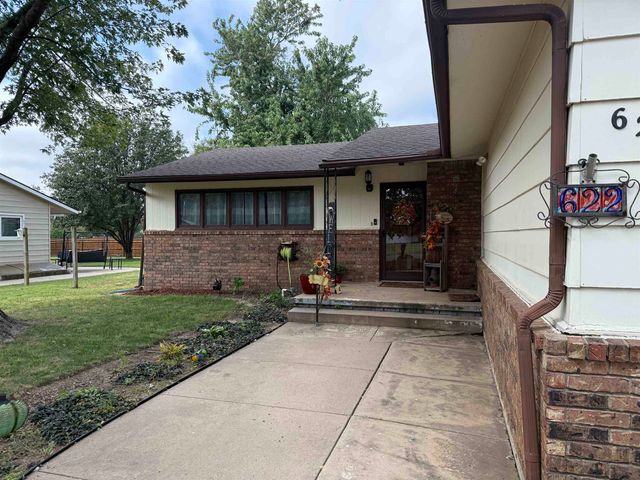 622 Crestway St, Wellington, KS 67152