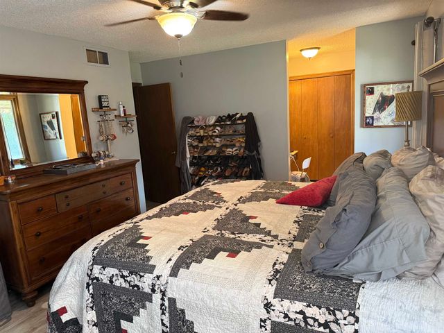 622 Crestway St, Wellington, KS 67152