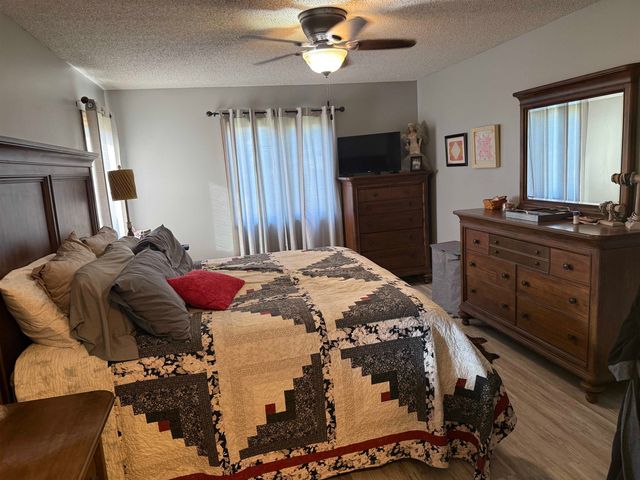 622 Crestway St, Wellington, KS 67152