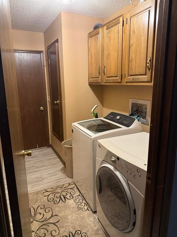 622 Crestway St, Wellington, KS 67152