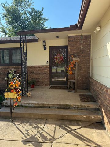 622 Crestway St, Wellington, KS 67152