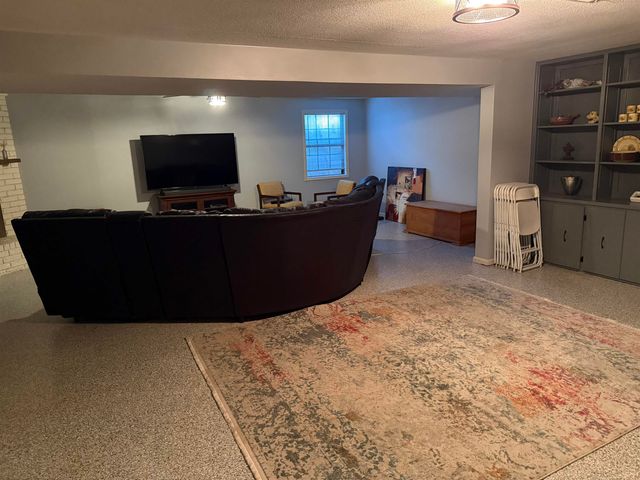 622 Crestway St, Wellington, KS 67152