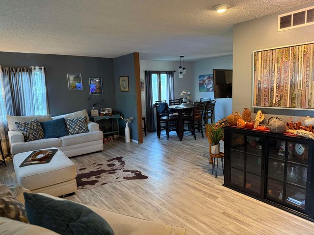 622 Crestway St, Wellington, KS 67152