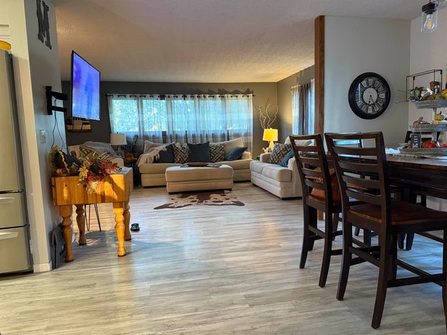 622 Crestway St, Wellington, KS 67152