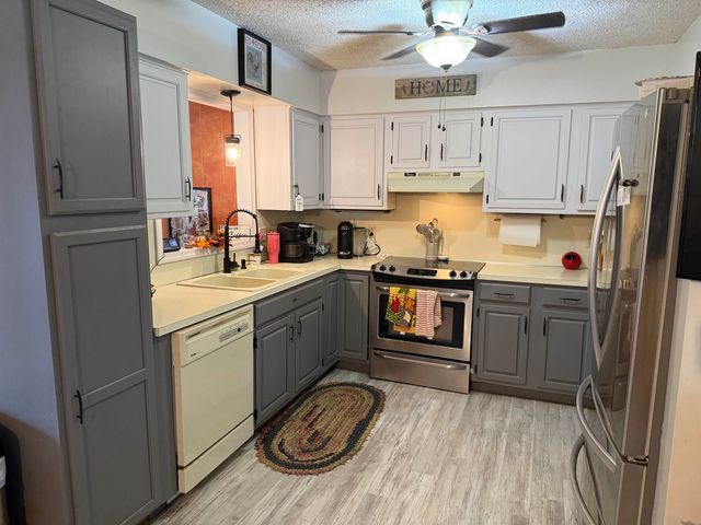 622 Crestway St, Wellington, KS 67152