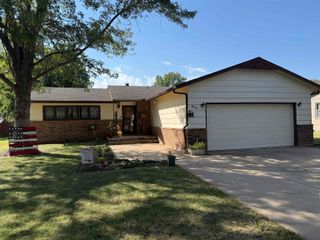 622 Crestway St, Wellington, KS 67152