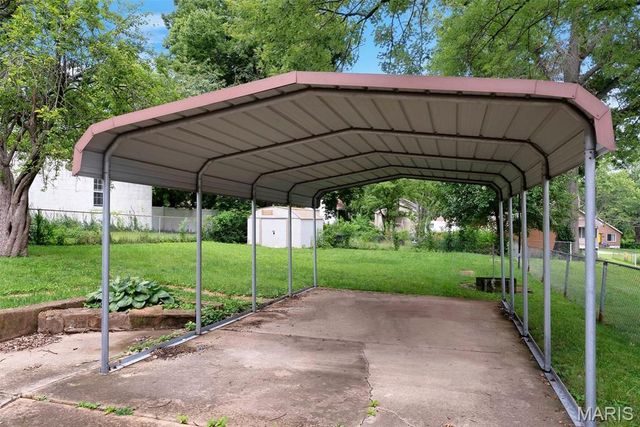 3246 Airway Avenue, Breckenridge Hills, MO 63114
