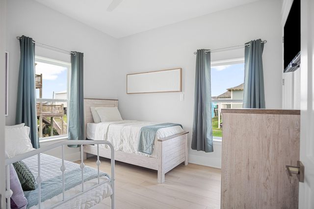 1834 Redfish Lane, Crystal Beach, TX 77650