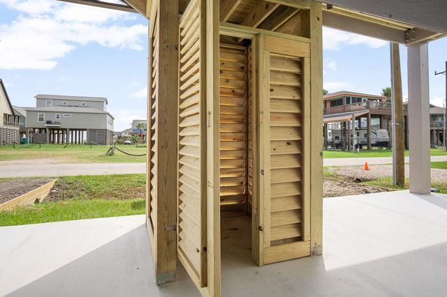 1834 Redfish Lane, Crystal Beach, TX 77650