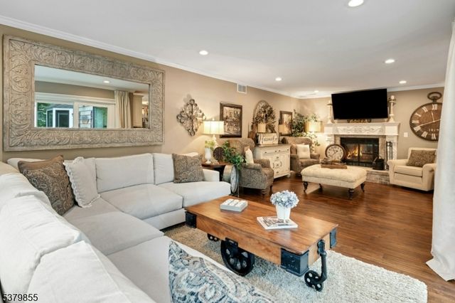 90 Sunrise Dr, Long Hill Twp., NJ 07933